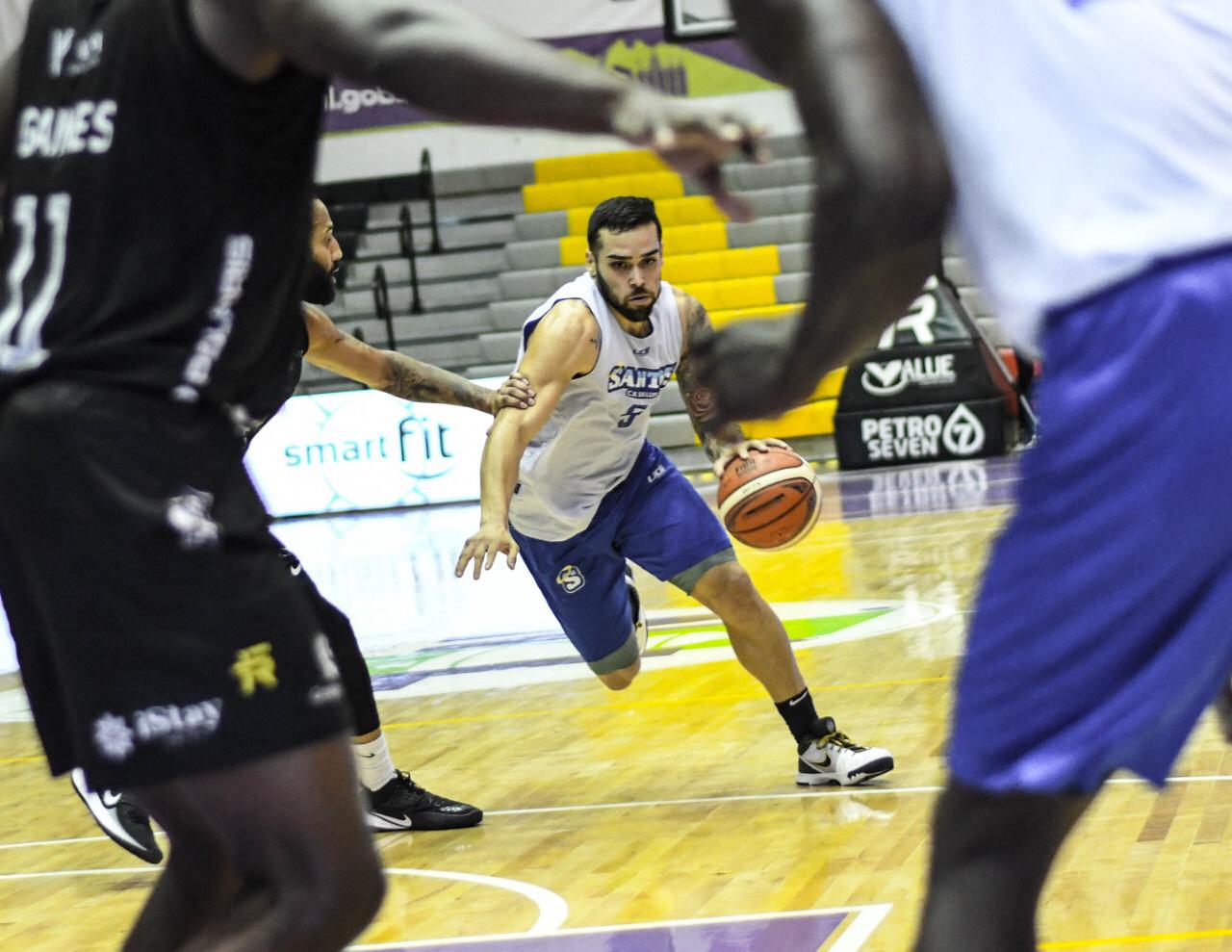 Fuerza Regia vence a CB Santos