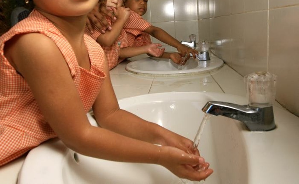 Autoridades potosinas piden lavarse las manos sin desperdiciar agua