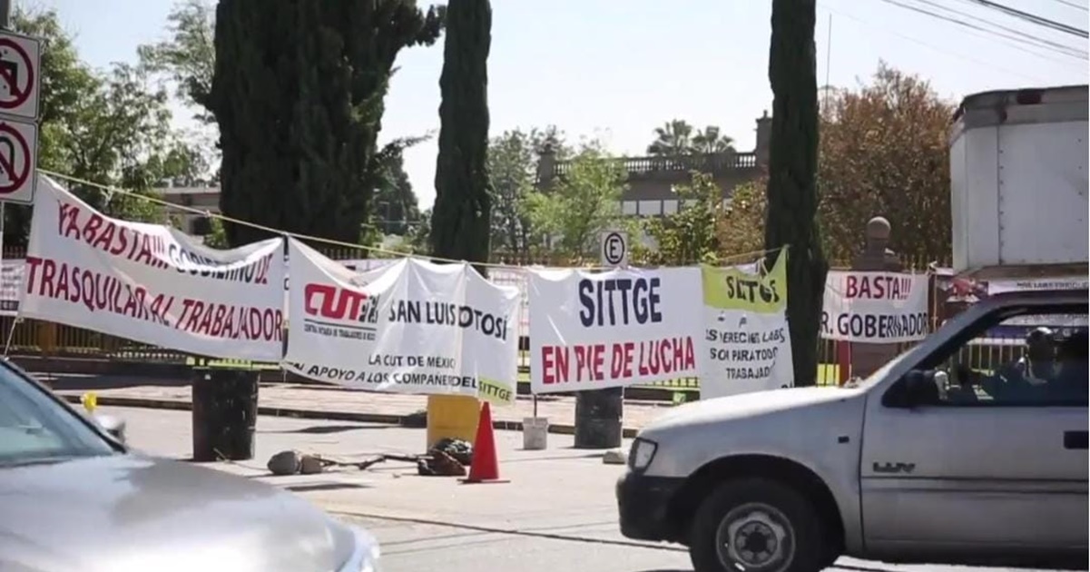 Vendedores se dicen afectados por plantón del Sittge instalado en avenida Carranza, capital de SLP
