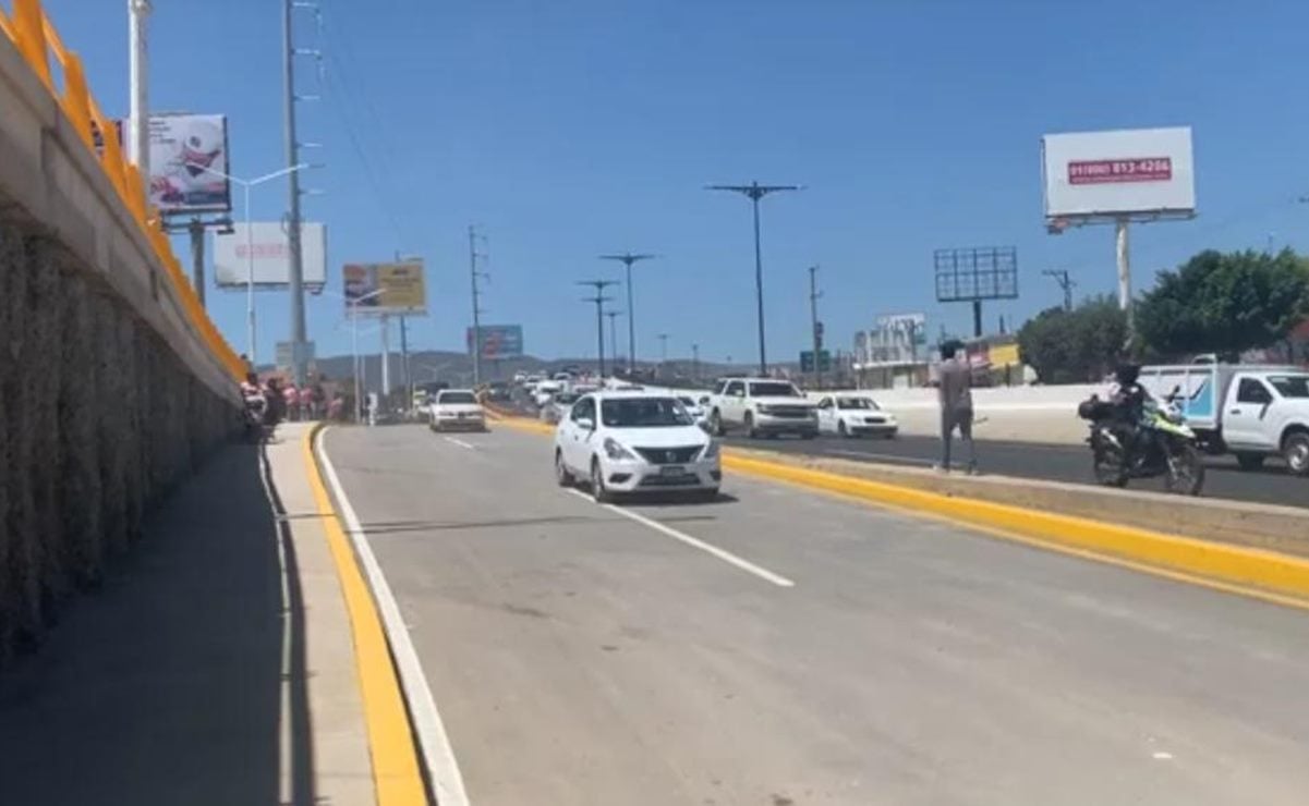 Tras meses de trabajo, abren circulación en lateral de Salvador Nava a la altura de Puente Pemex