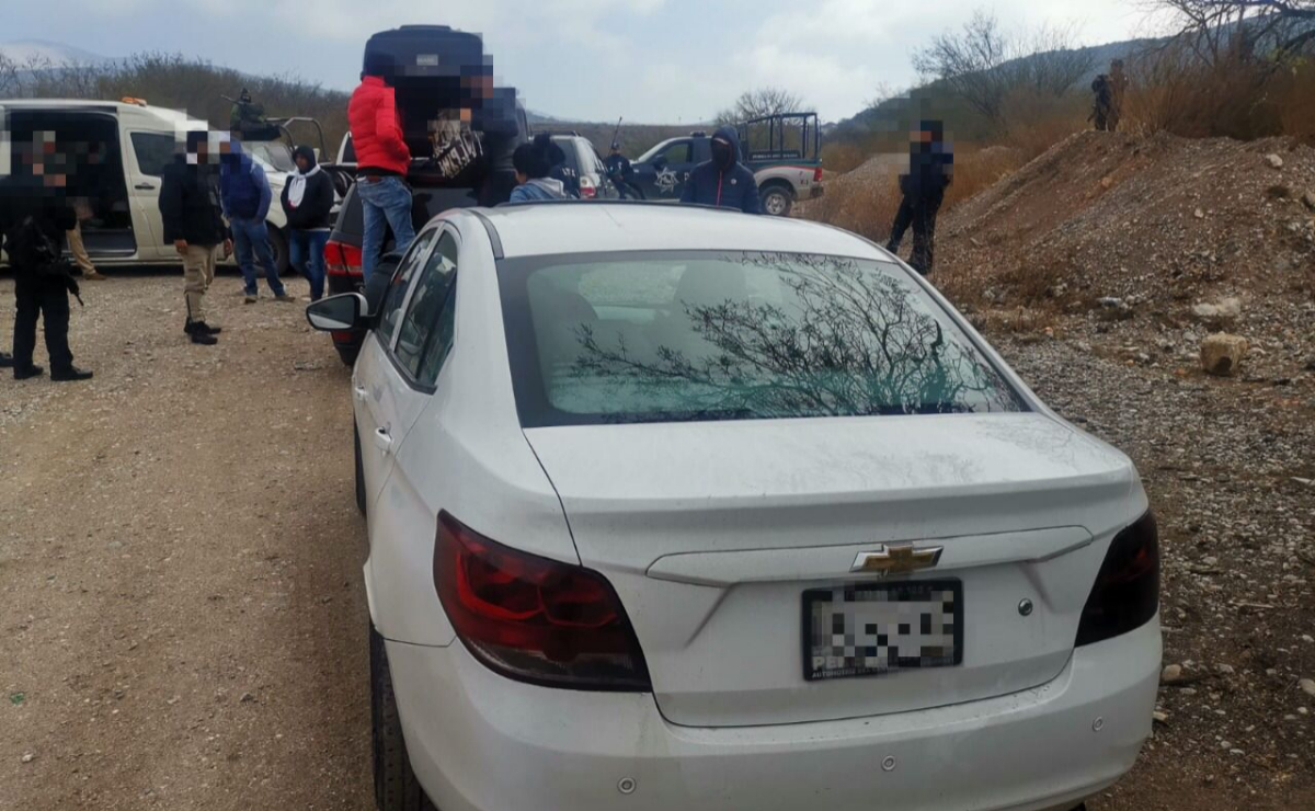 Autoridades rescatan a 30 migrantes que viajaban en varios vehículos en municipio de San Luis Potosí