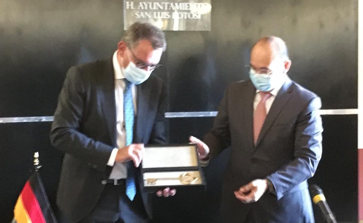 Ayuntamiento de SLP entrega llaves de la ciudad a embajador de Alemania
