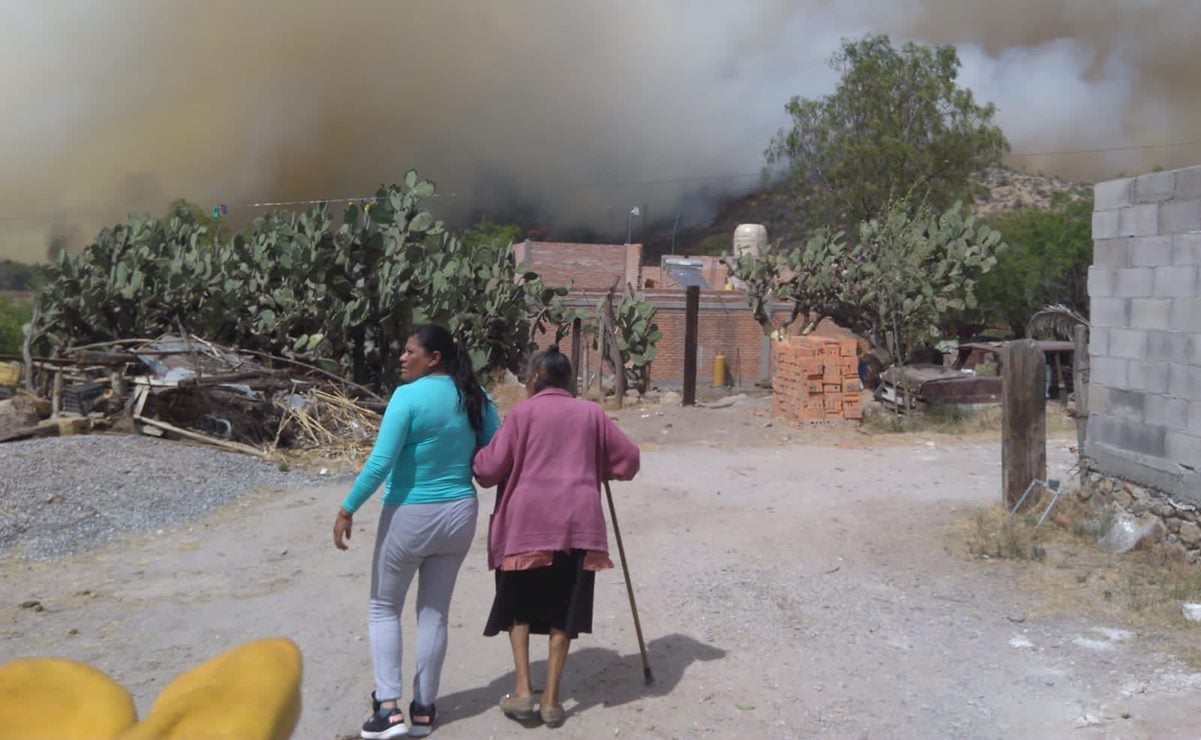 Por incendio forestal, evacuan a cuatro familias de la comunidad Las Moras, en Mexquitic