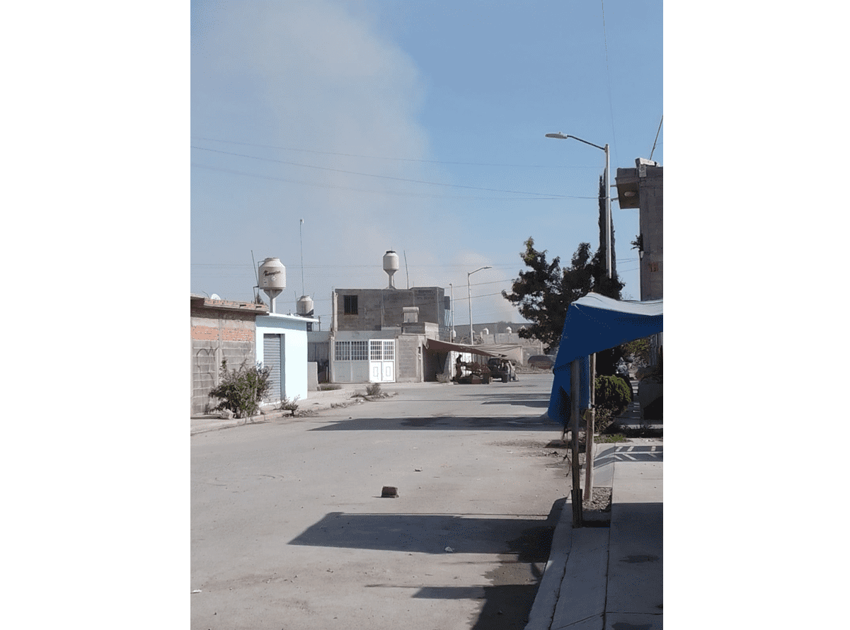 Los colonos denuncian la constante emisión de humo que ha propiciado enfermedades respiratorias constantes entre los habitantes de la zona.