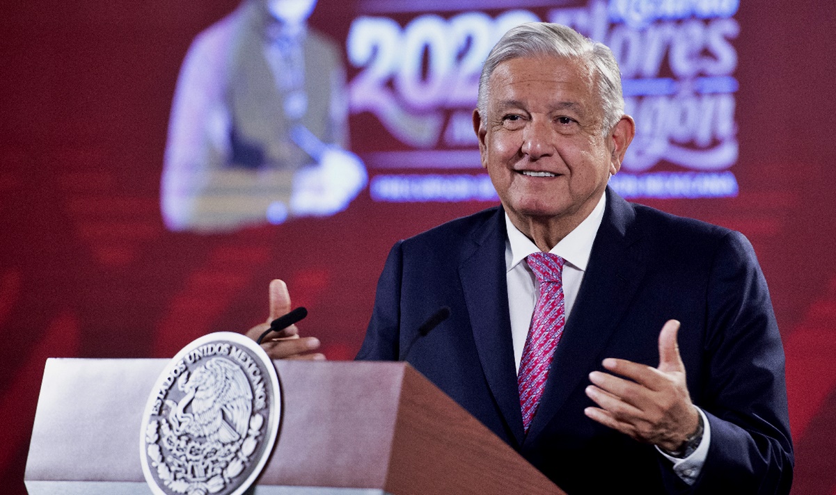 López Obrador aseguró que le dio gusto de que Santiago Creel hiciera publicas sus aspiraciones para la candidatura del PAN.