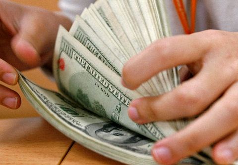Bancos abren venta del dólar en máximo histórico de 22.60 pesos