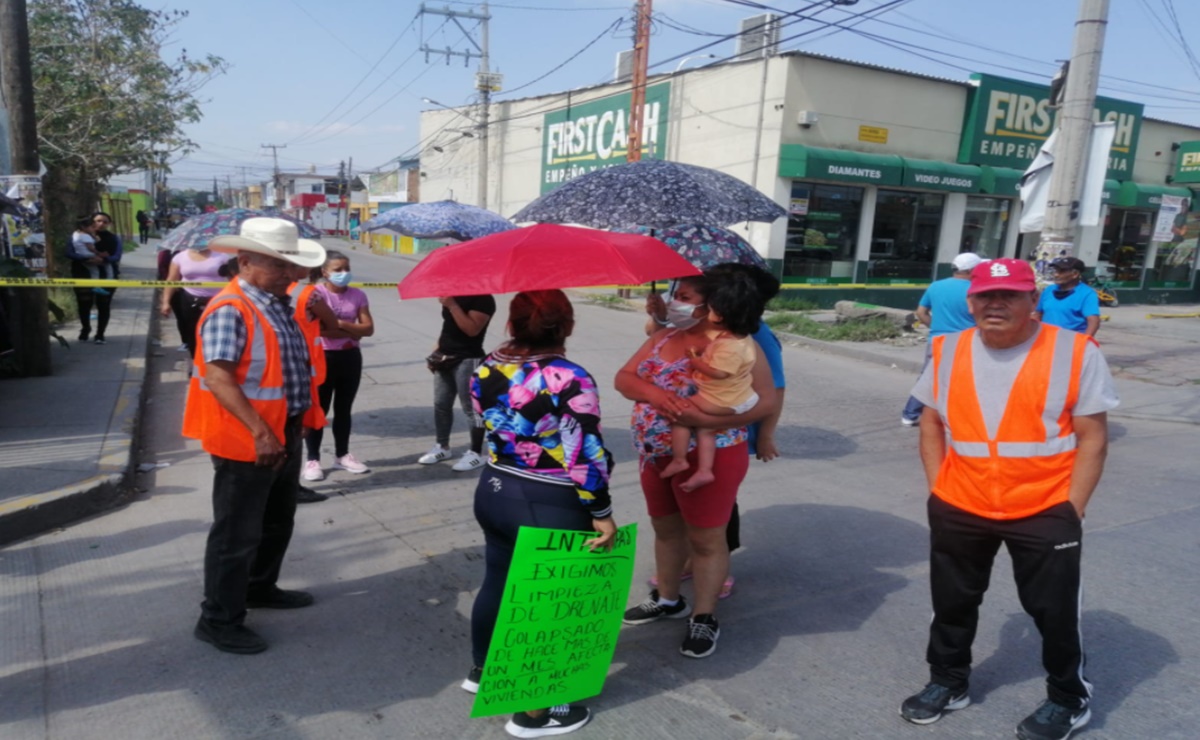 Manifestantes bloquean avenida en Soledad en exigencia de drenaje
