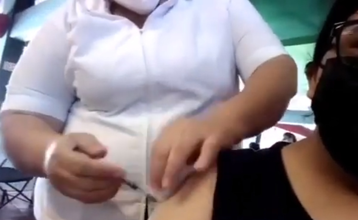 Denuncian penalmente a enfermera que simuló aplicar vacuna contra Covid-19 en Veracruz 