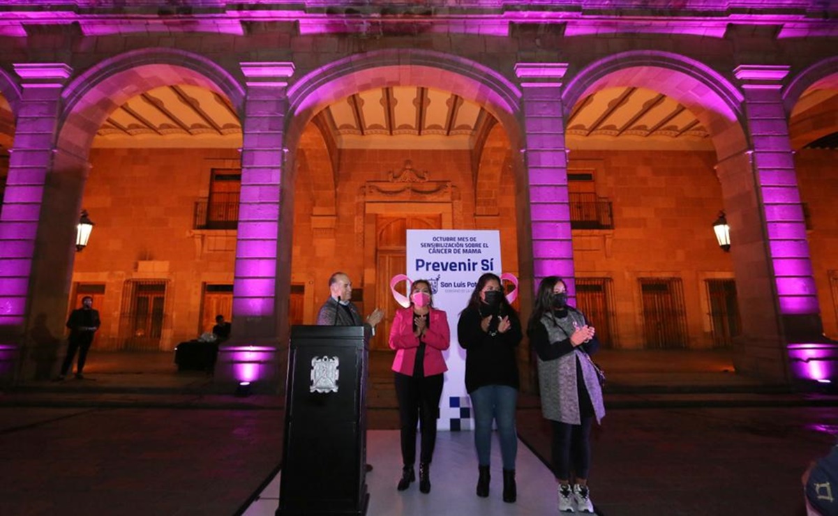 Palacio municipal y DIF de capital de SLP se iluminan de rosa por Día Internacional de lucha contra el cáncer de mama