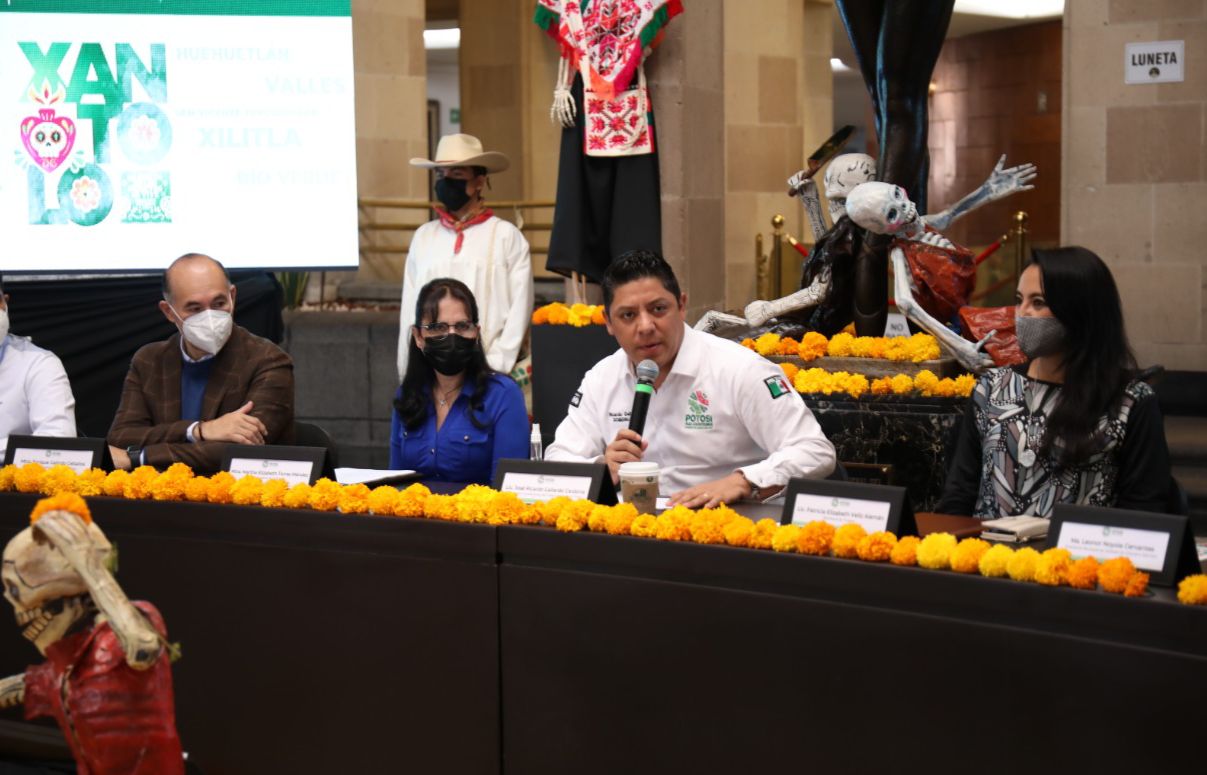 Presenta Ricardo Gallardo actividades de Xantolo en zona metropolitana de SLP
