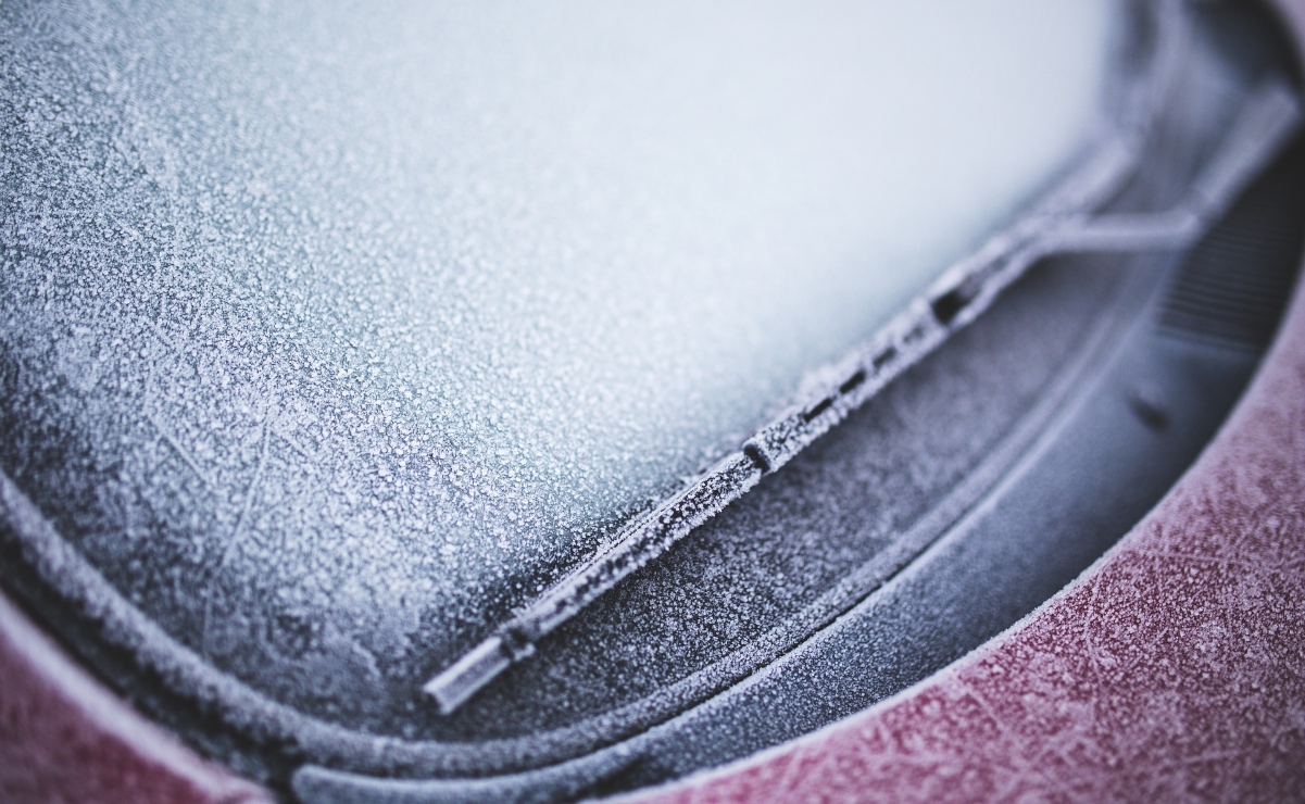 ¿Por qué no es bueno calentar el auto en invierno?