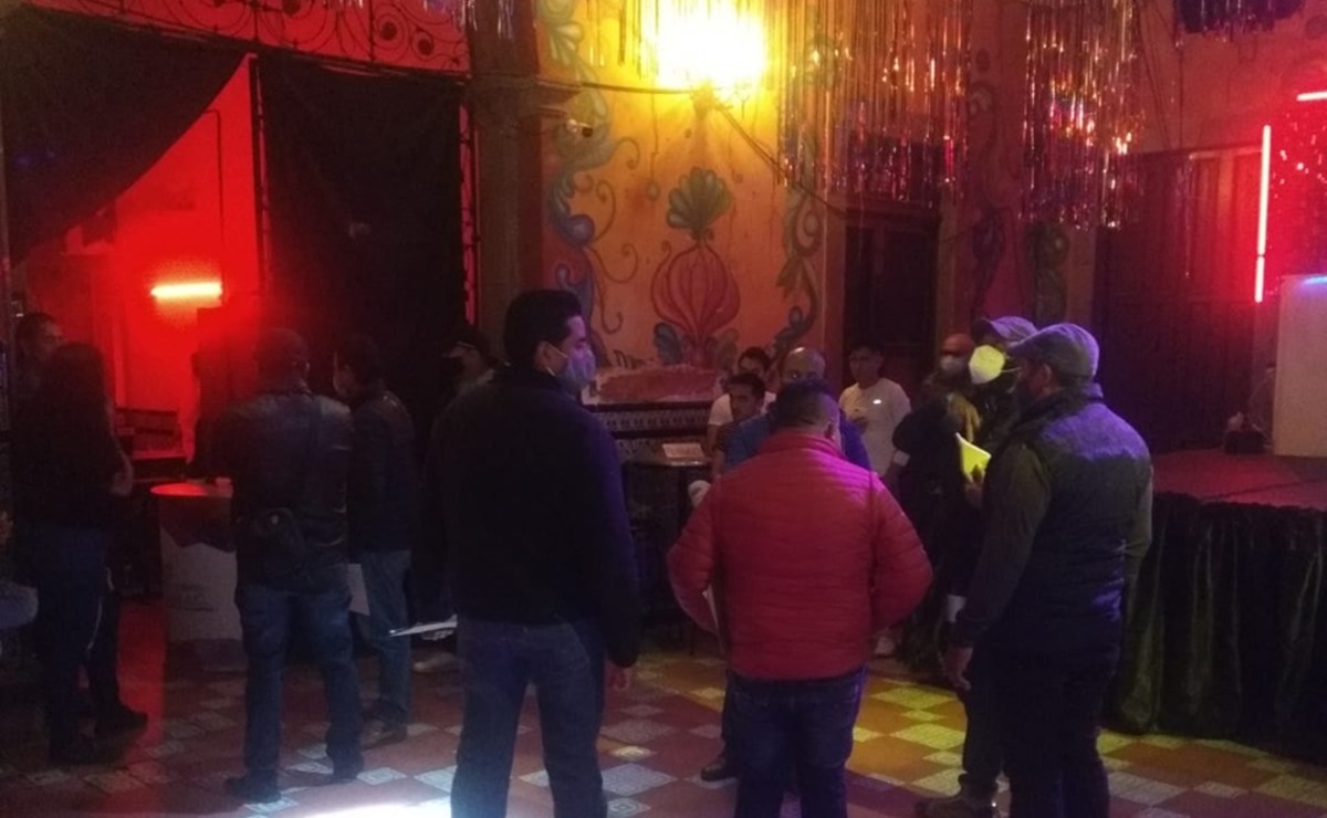 Autoridades capitalinas clausuran bares y centros nocturnos que operaban sin licencia