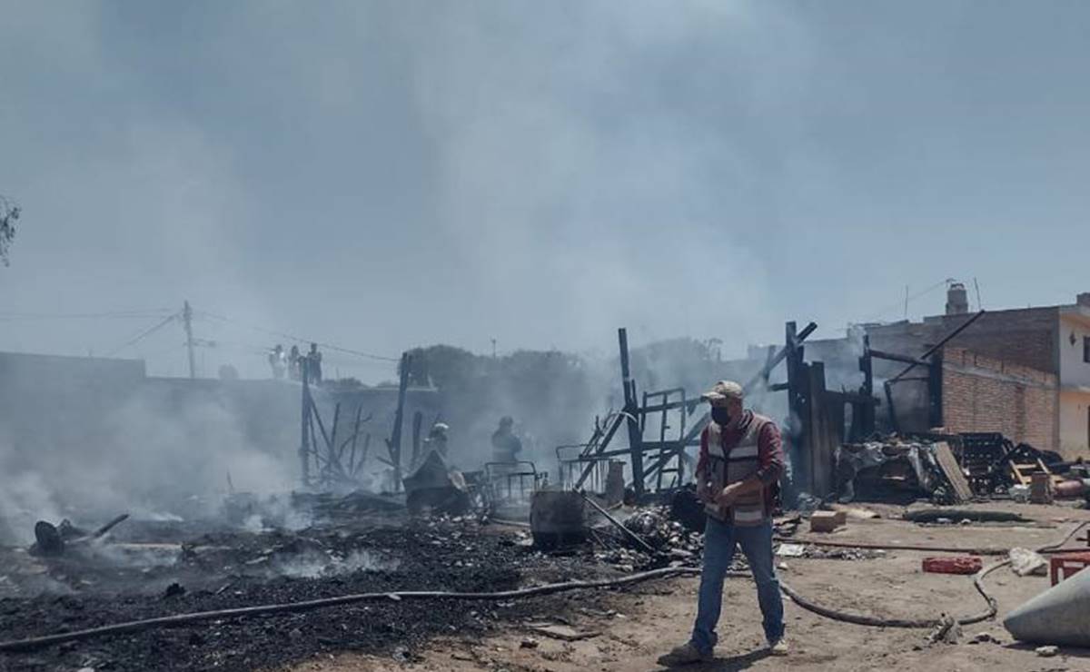 Incendio consume vivienda de madera en colonia Alcatraces en Soledad de Graciano Sánchez