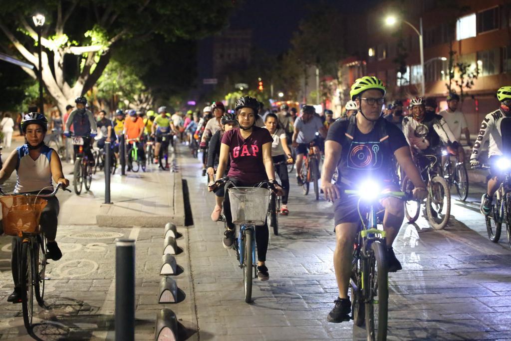 Con rodada nocturna, buscan promover el uso de bicicleta en San Luis Potosí 
