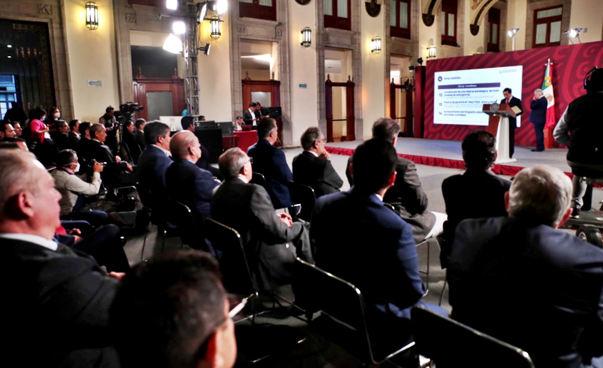 Representantes de cámaras empresariales asistieron a Palacio Nacional. 