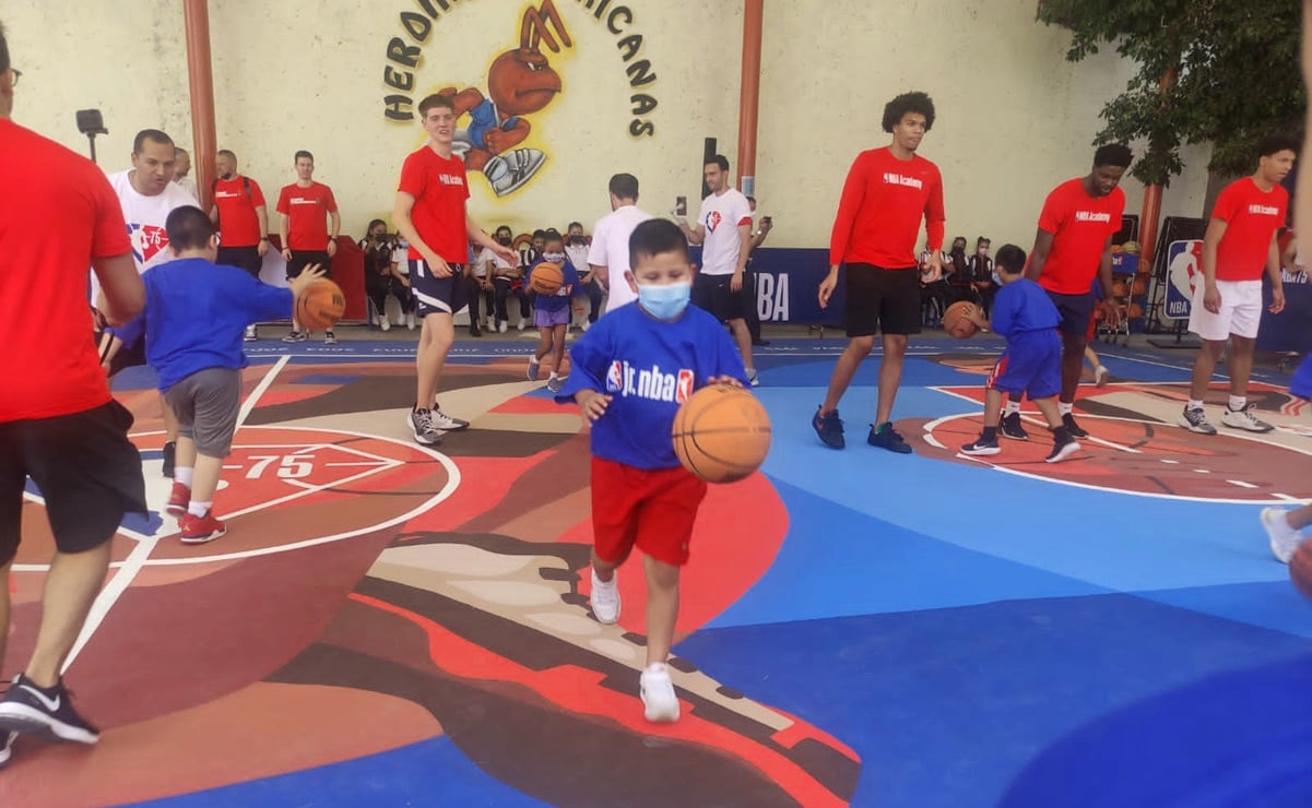 Gigantes de la NBA despiertan el sueño del basquetbol en niñas y niños de SLP