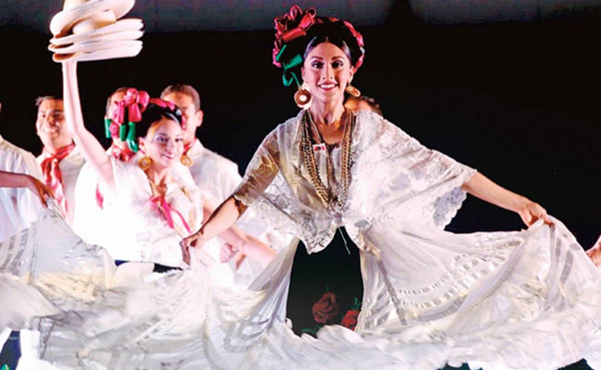 "Cielo Potosino". Llega a Real de Catorce el primer festival de danza folklórica de 7 regiones de México