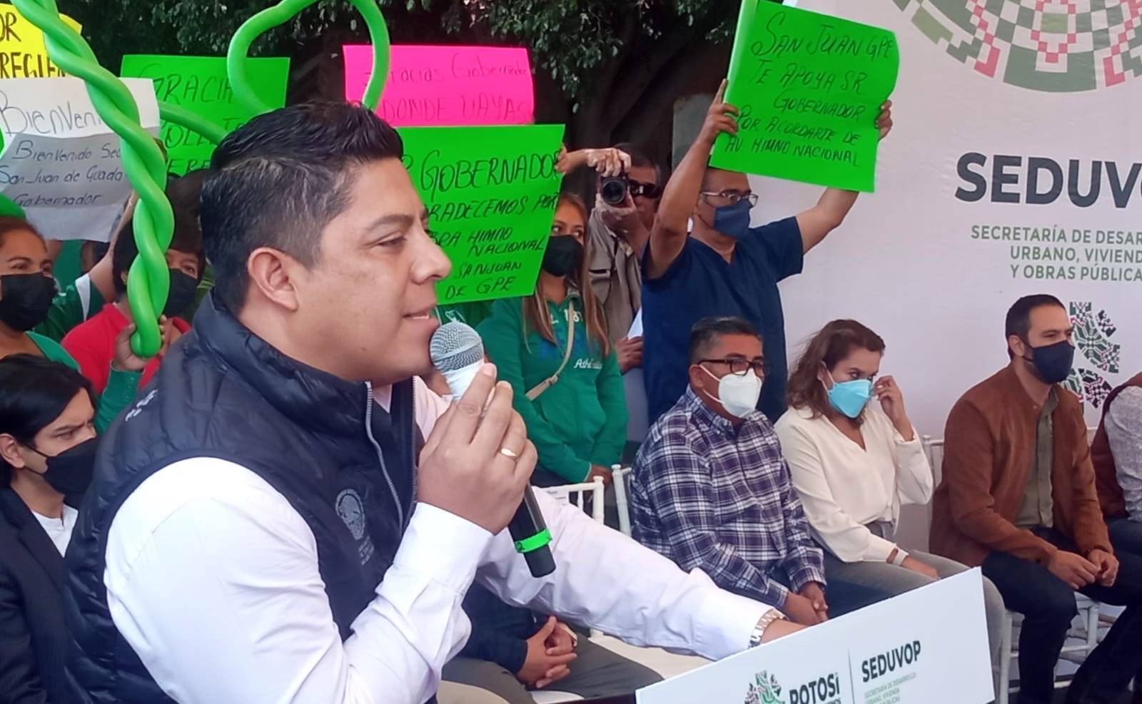 Da Gallardo banderazo a obras de rehabilitación de Himno Nacional; vecinos le piden salvar árboles