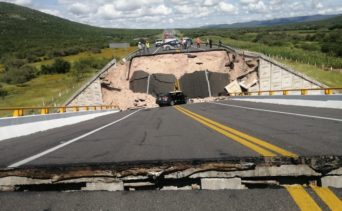 Colapsa puente vehicular Cerritos-Tula; reportan una mujer muerta y 4 heridos