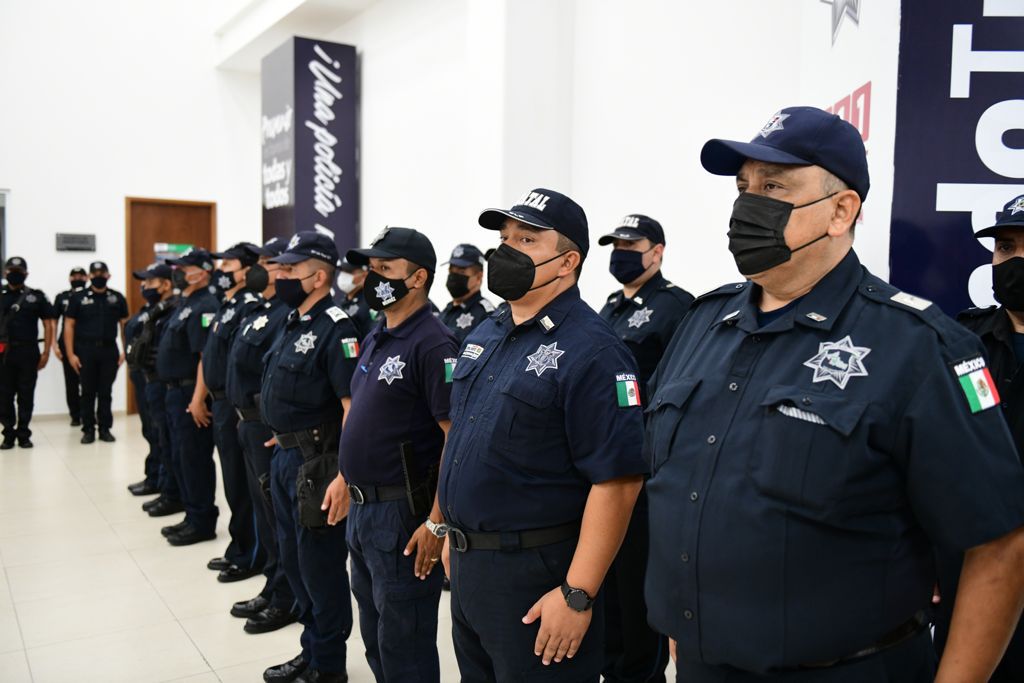 Regresan 250 polic&iacute;as a patrullar calles de SLP; realizaban tareas administrativas